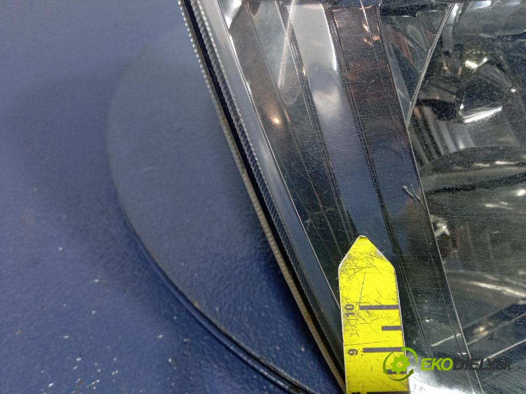 Kia Picanto 2007 Reflektor: v pravo: 92102-070