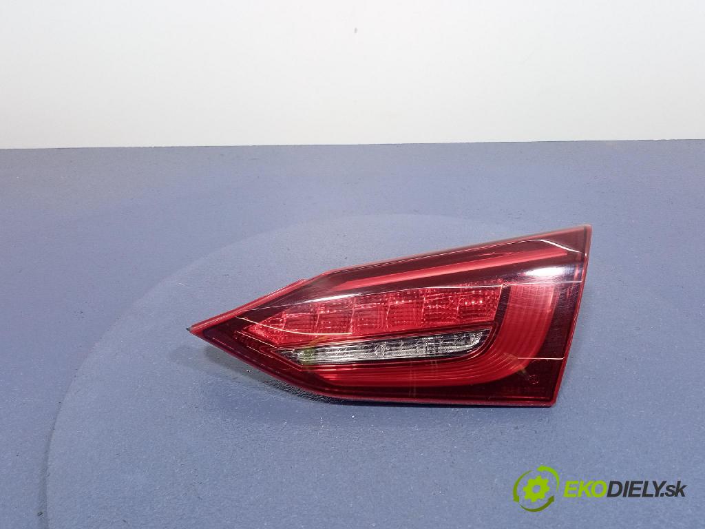 Infiniti Infiniti q50 2018 svetlo / reflektor zad Prava: Vnútri: