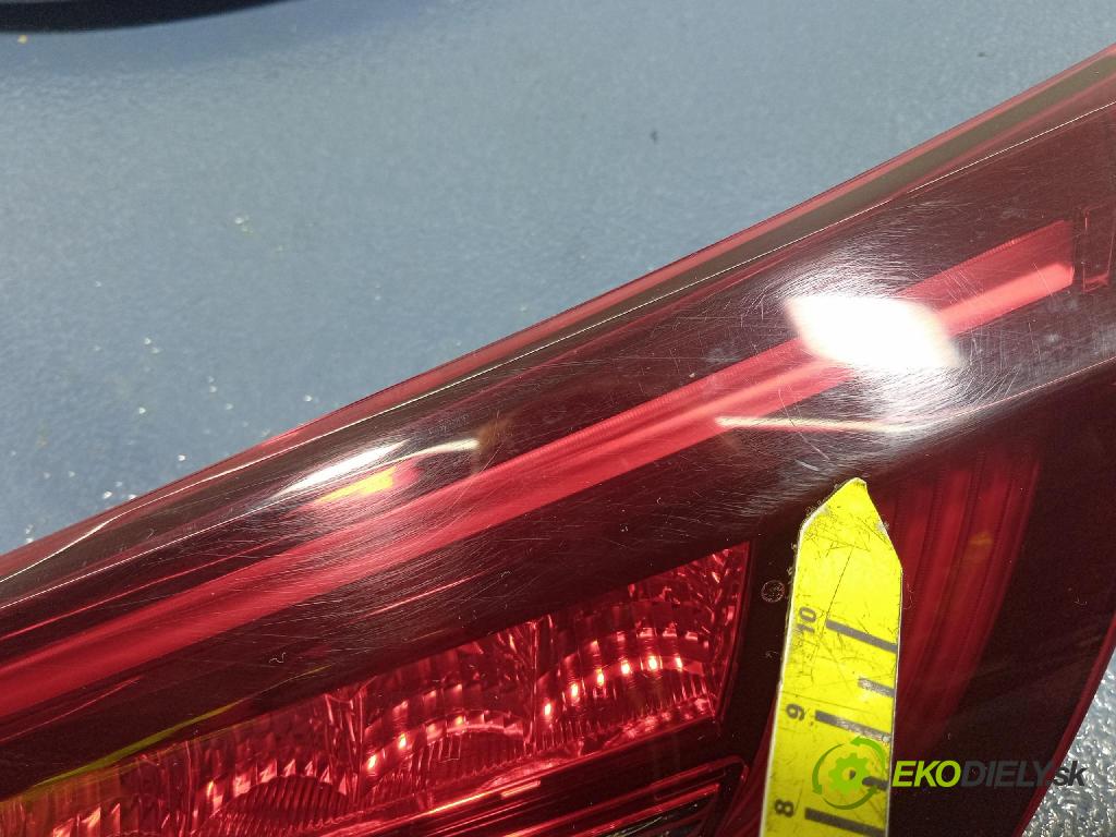 Infiniti Infiniti q50 2018 svetlo / reflektor zad Prava: Vnútri: