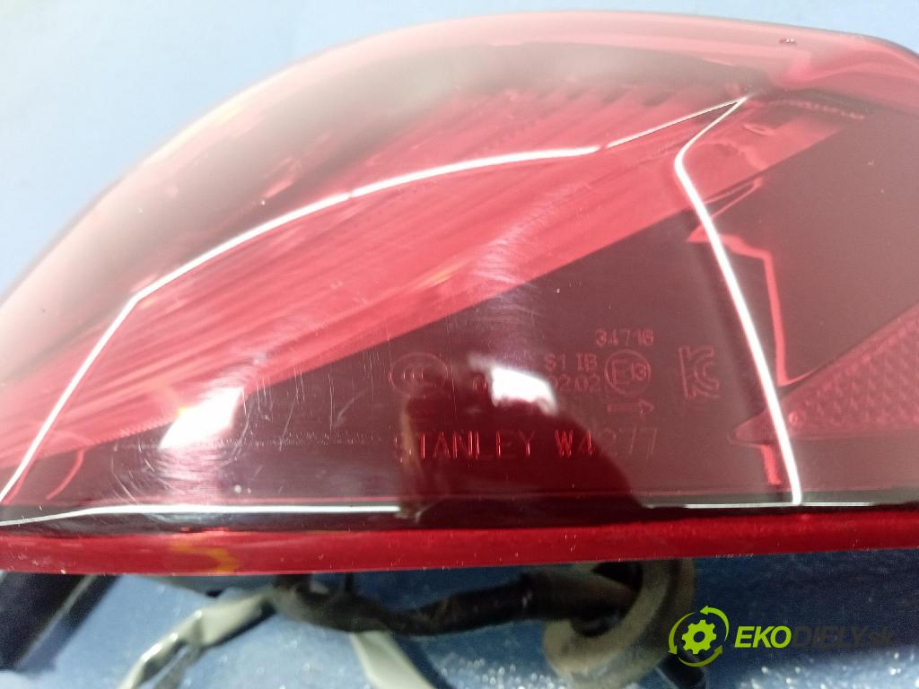 Infiniti Infiniti q50 2018 svetlo / reflektor zad Prava: Vonkajsia: