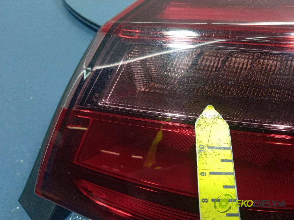 Infiniti Infiniti q50 2018 svetlo / reflektor zad Prava: Vonkajsia: 