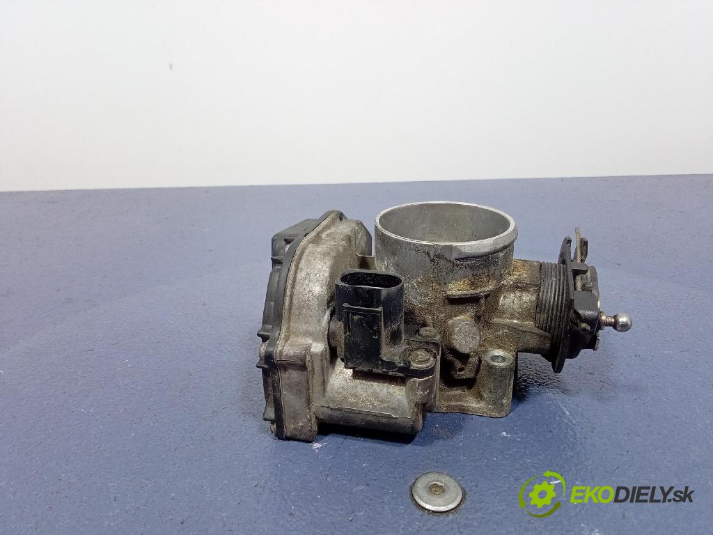 Volkswagen Passat 1998 klapka 058133063Q