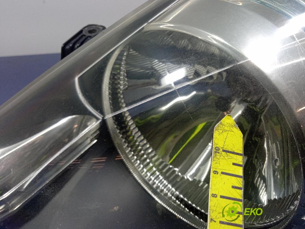 Honda Jazz 2007 Reflektor: Vľavo: