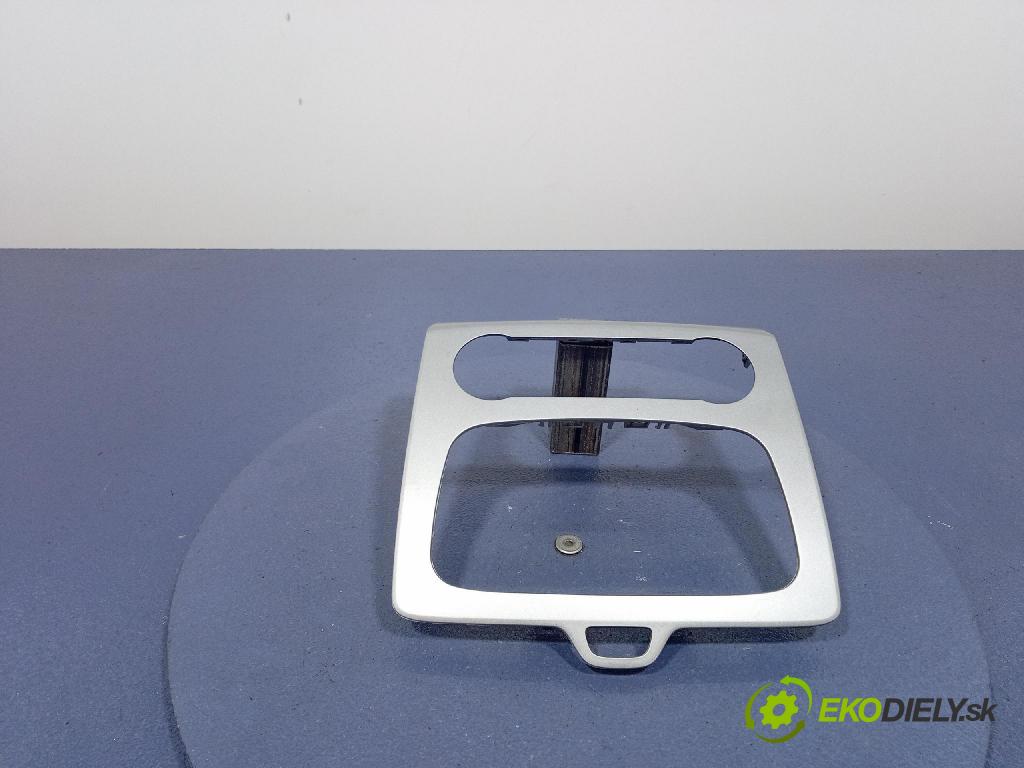 Ford Focus 2007 kryt Plast: Interiéry: 7M51-18522BW