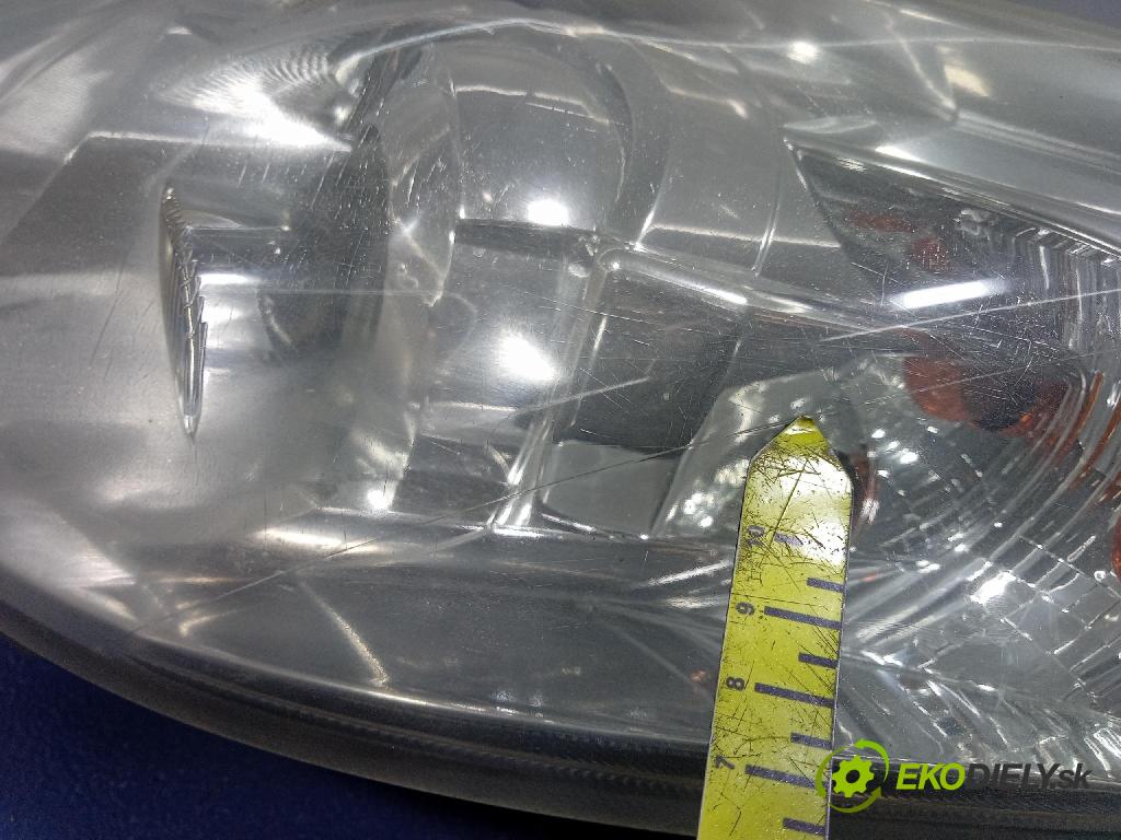 Mazda 5 2006 Reflektor: Vľavo: 