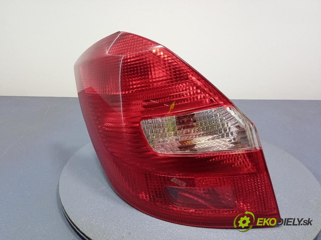 Skoda Fabia 2010 svetlo / reflektor zad ľavá Vonkajsia: 5J6945095