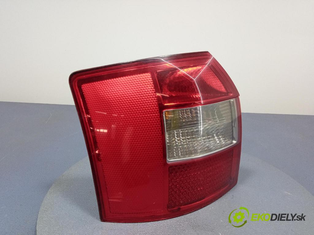 Audi A4 2003 svetlo / reflektor zad ľavá Vonkajsia: 8E9945095