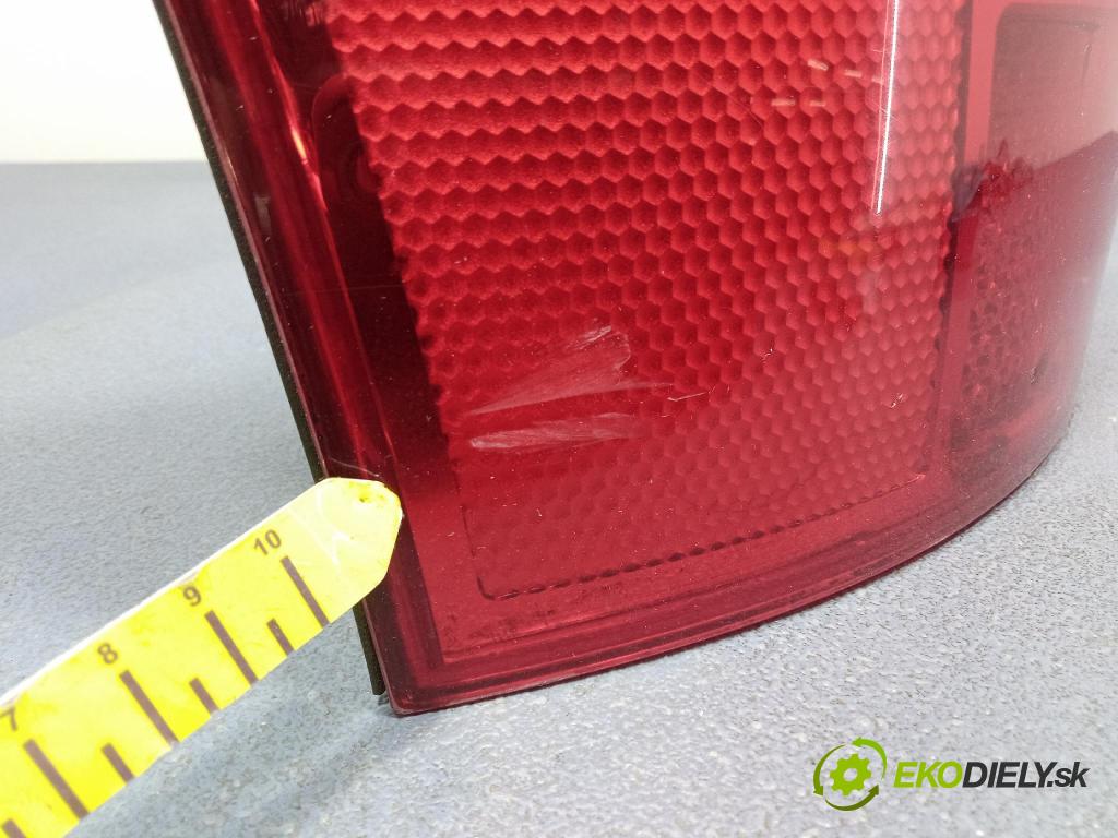 Audi A4 2003 svetlo / reflektor zad ľavá Vonkajsia: 8E9945095
