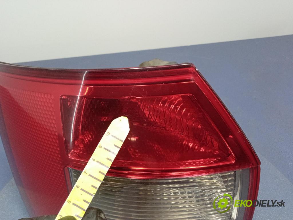 Audi A4 2003 svetlo / reflektor zad ľavá Vonkajsia: 8E9945095