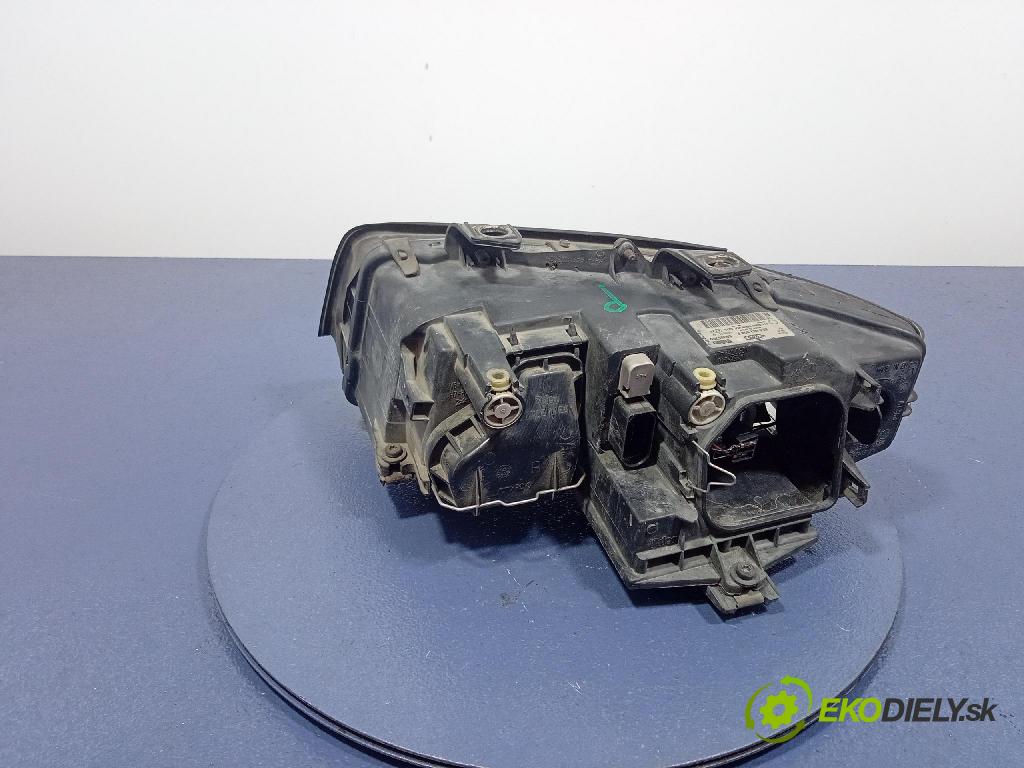 Audi A4 2003 Reflektor: v pravo: 8E0941004F