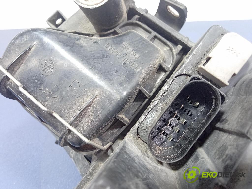 Audi A4 2003 Reflektor: v pravo: 8E0941004F