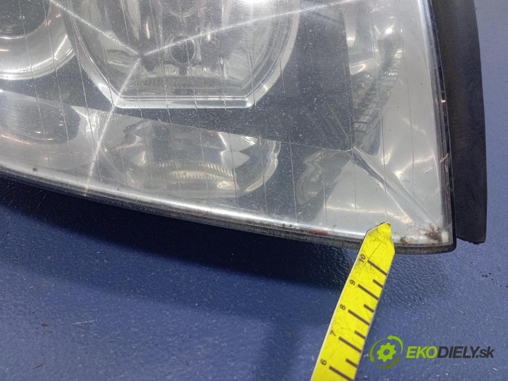 Audi A4 2003 Reflektor: v pravo: 8E0941004F