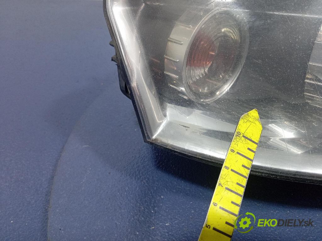Audi A4 2003 Reflektor: v pravo: 8E0941004F