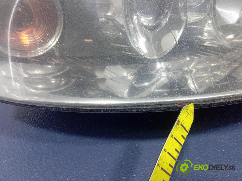 Audi A4 2003 Reflektor: v pravo: 8E0941004F