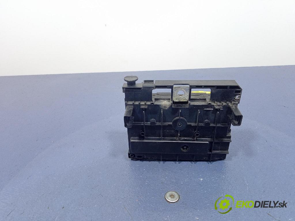 Citroen C5 2008 skrinka Poistky: 9667044980