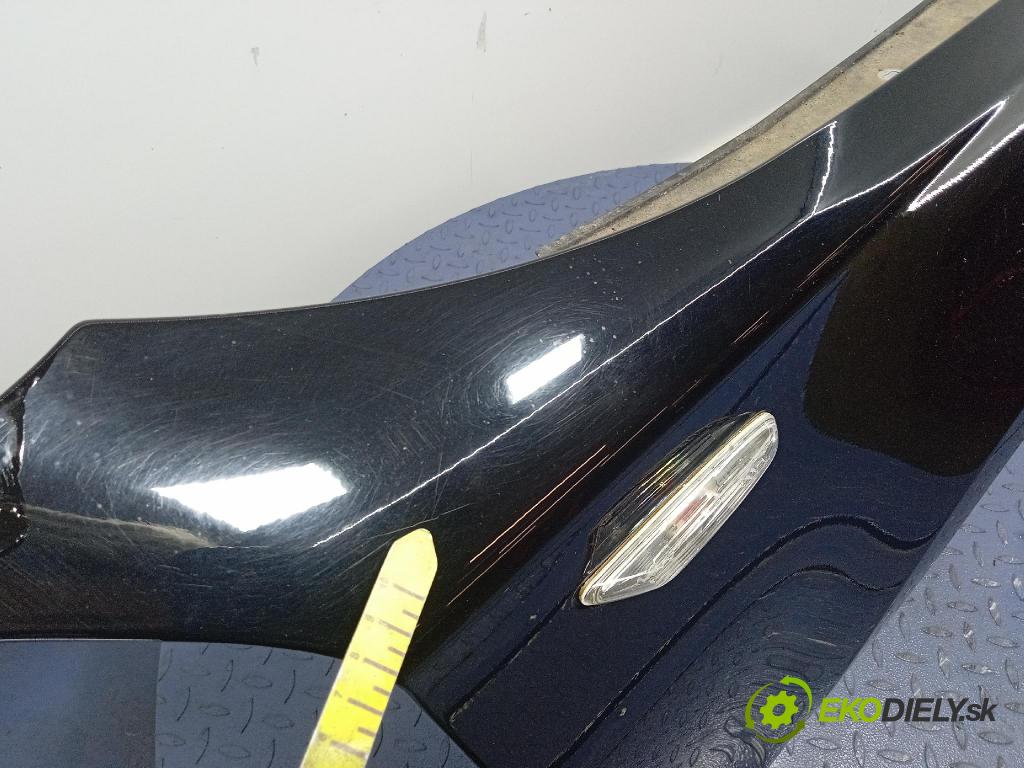 Bmw Seria 1 2007 blatník Predné v pravo: