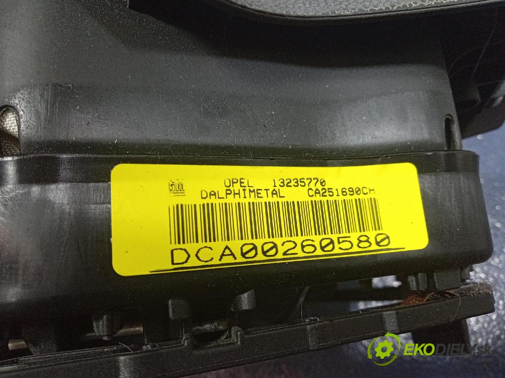 Opel Corsa 2010 Airbag: Řidiči: x 13235770