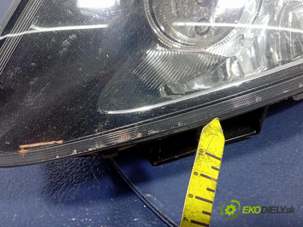 Opel Corsa 2010 Reflektor: Vľavo: 13186385