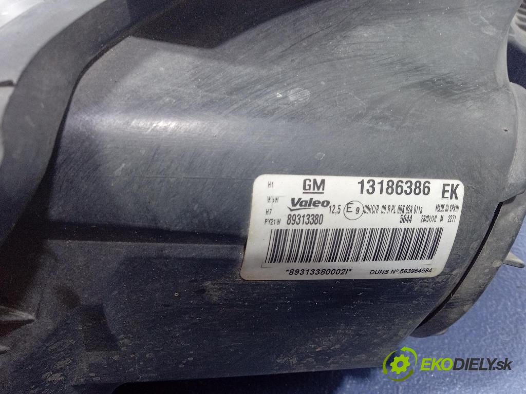 Opel Corsa 2010 Reflektor: v pravo: 13186386