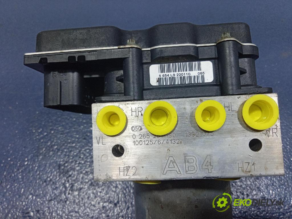 Opel Corsa 2010 čerpadlo ABS x 13321075