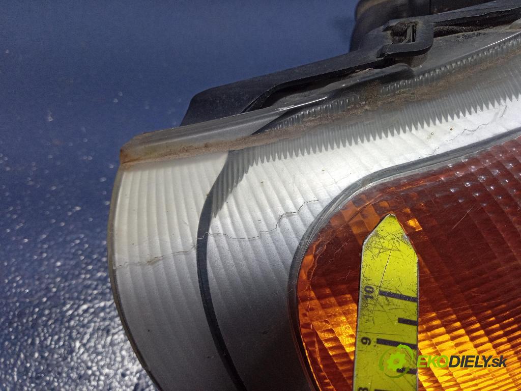 Land Rover Freelander 2000 Reflektor: v pravo: