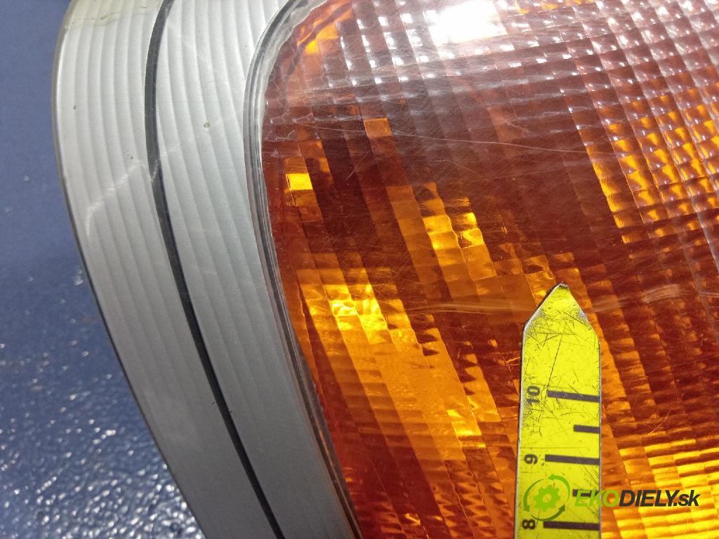 Land Rover Freelander 2000 Reflektor: v pravo: