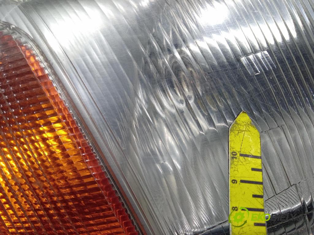 Land Rover Freelander 2000 Reflektor: v pravo: