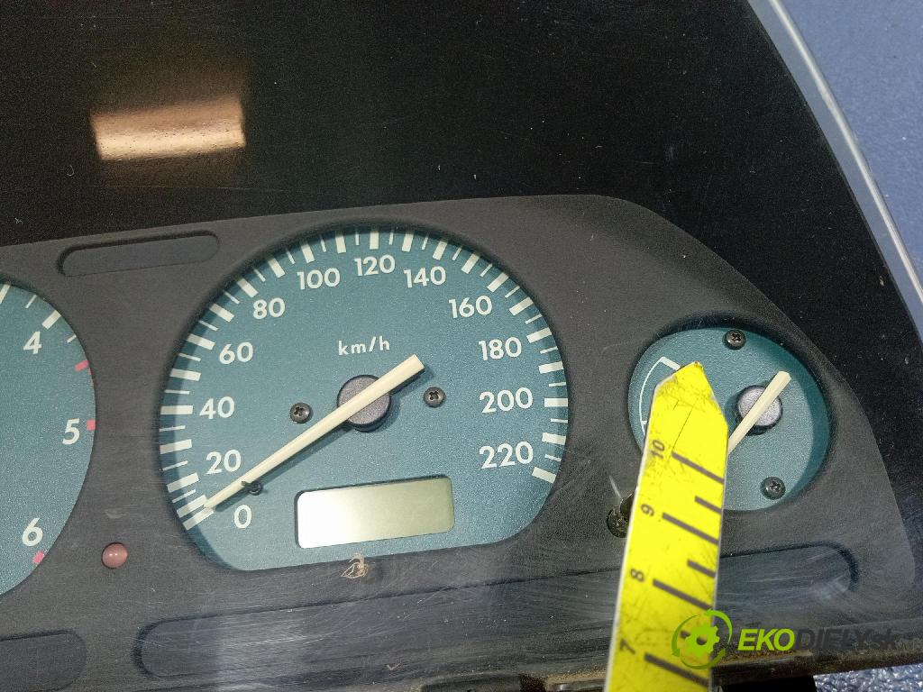 Land Rover Freelander 2000 prístrojovka/ budíky YWY100460