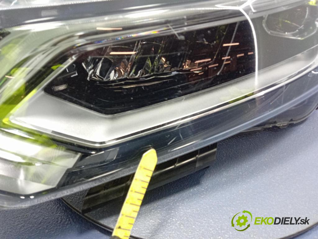 Nissan Qashqai 0 Reflektor: Vľavo: