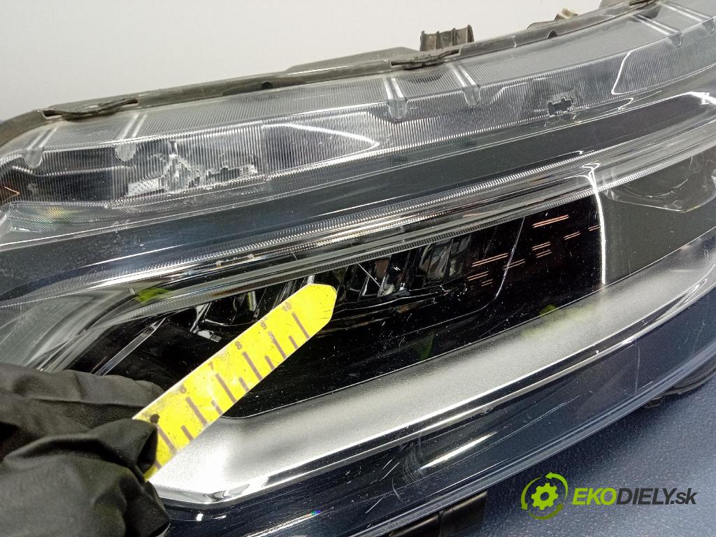 Nissan Qashqai 0 Reflektor: Vľavo: