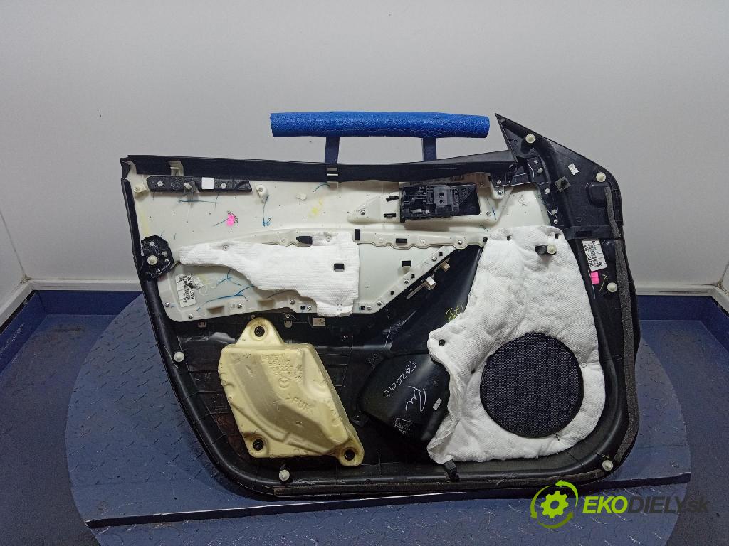 Mazda 3 2015 Čalounictví: dvere Predné Prava: