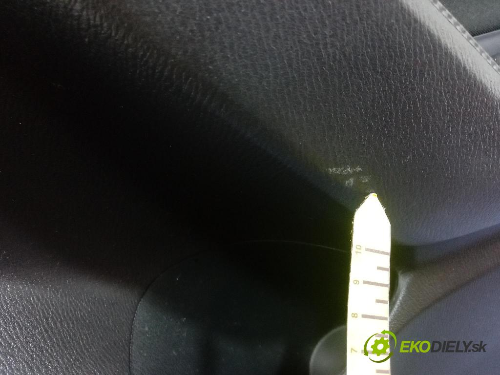 Mazda 3 2015 Čalounictví: dvere Predné Prava: