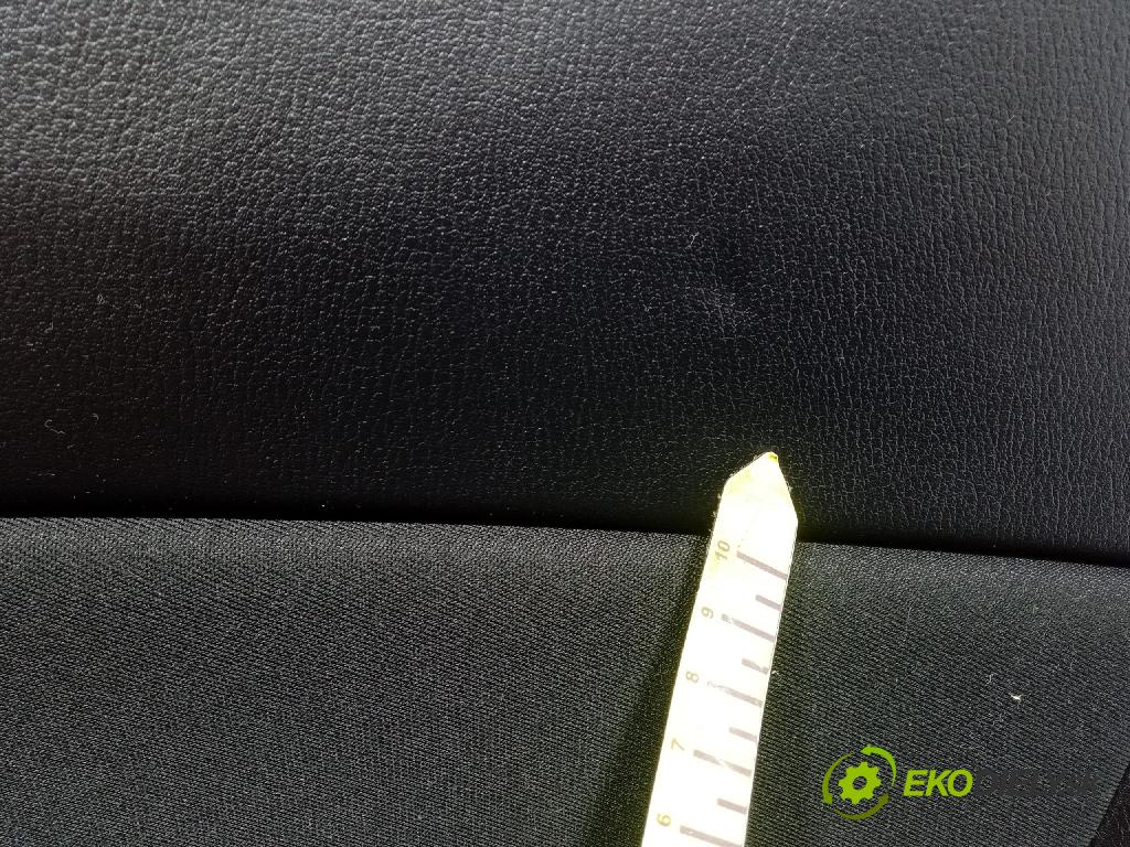 Mazda 3 2015 Čalounictví: dvere Predné Prava: