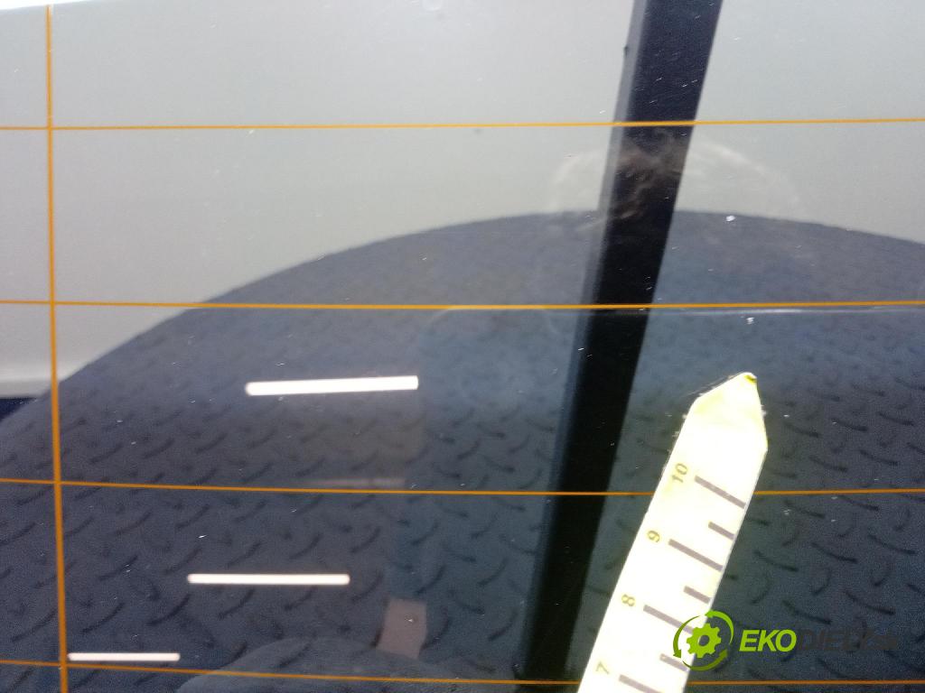 Mazda 3 2015 sklo zadna