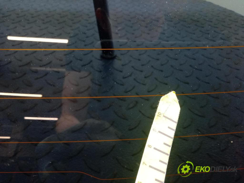 Mazda 3 2015 sklo zadna