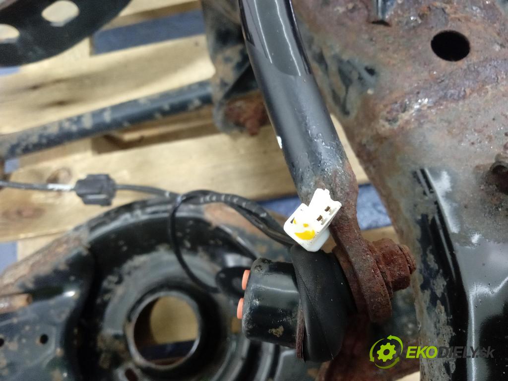 Mazda 3 2015 výstuha Pozastavenia: zad