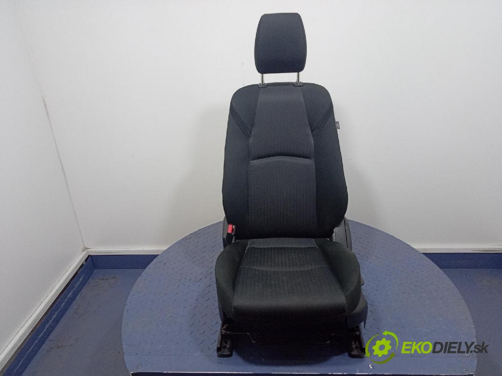 Mazda 3 2015 Sedačka Ovládače: