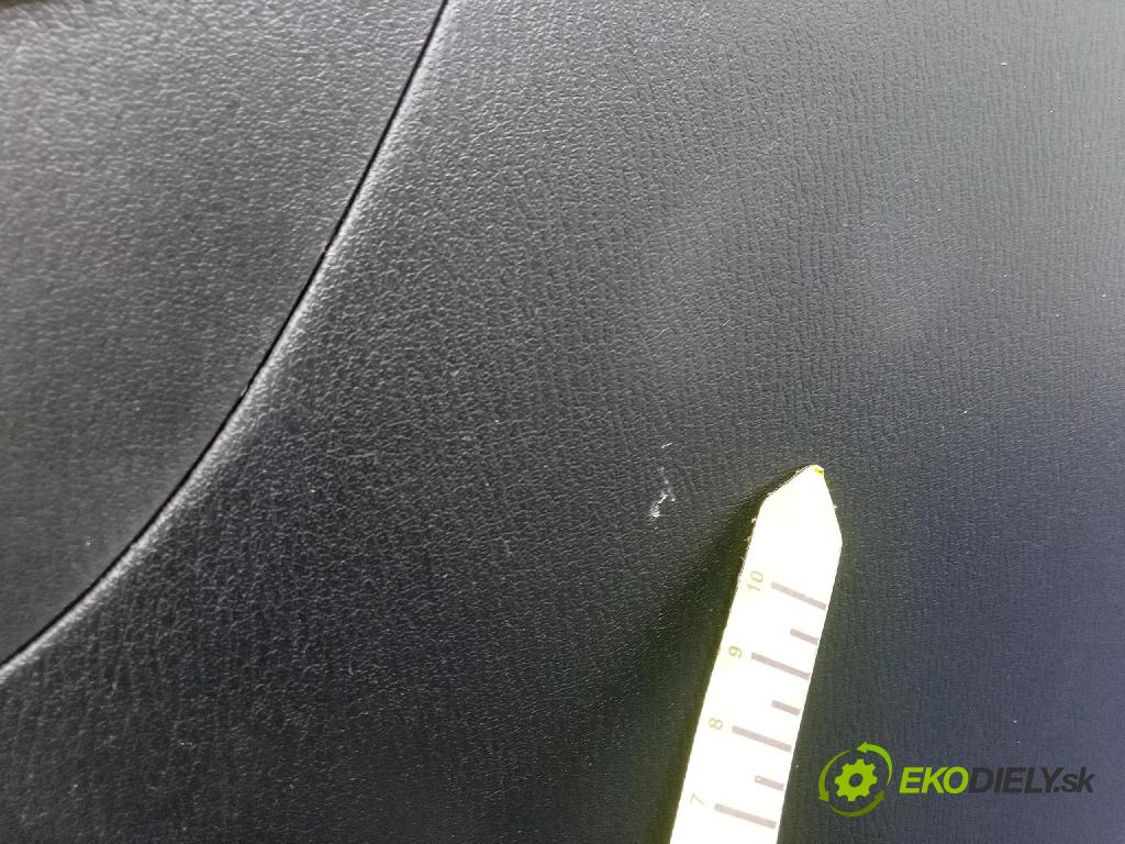 Mazda 3 2015 tunel Stredný: