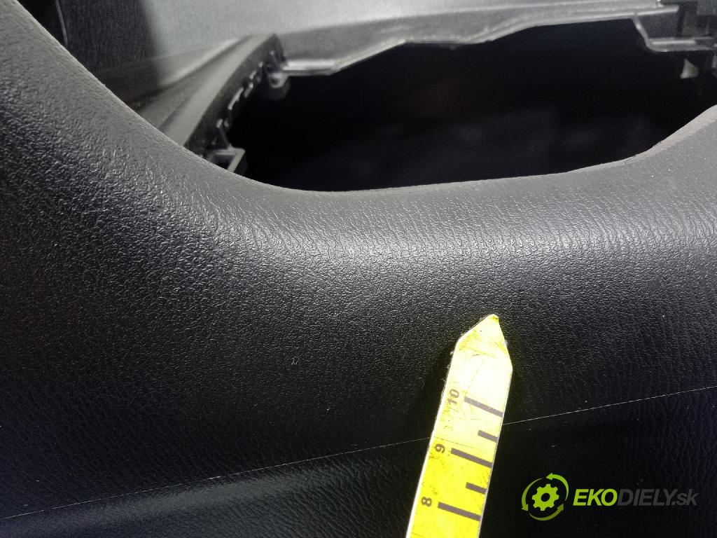 Mazda 3 2015 tunel Stredný: