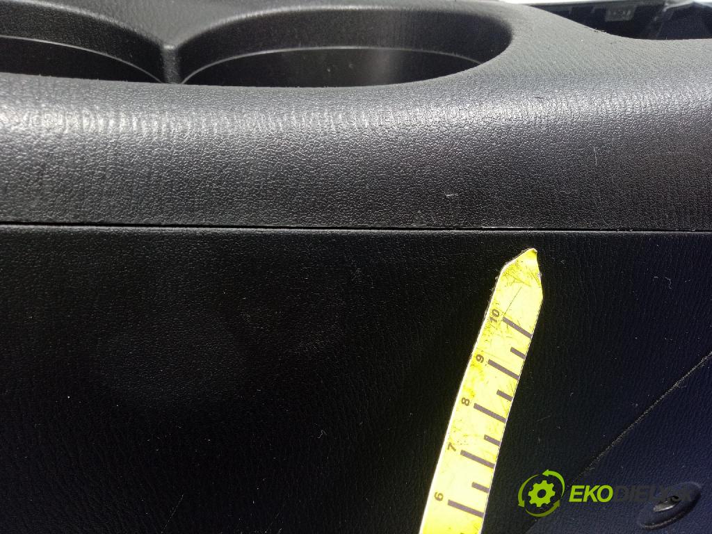 Mazda 3 2015 tunel Stredný: 