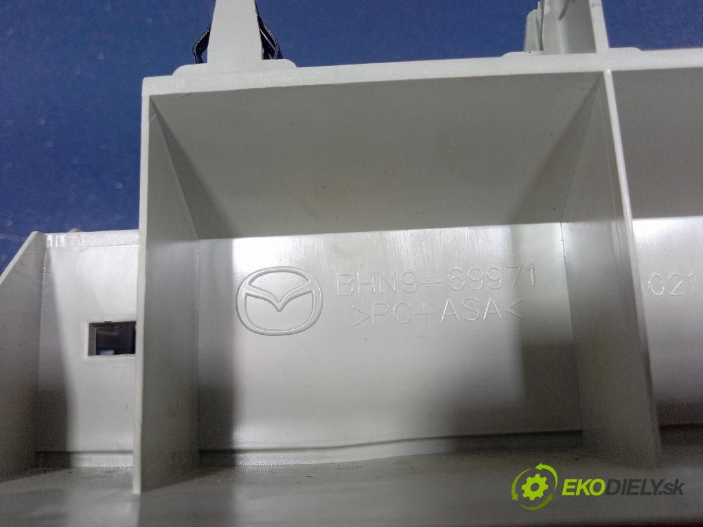 Mazda 3 2015 Svietidlá: Vnútri: BHN9-69971
