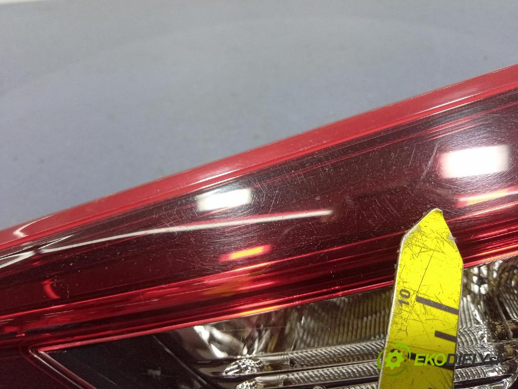 Mazda 3 2015 svetlo / reflektor zad Prava: Vnútri: B45A-513F0