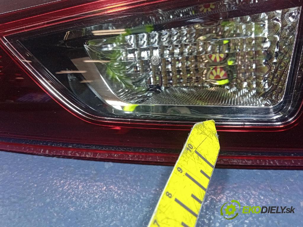 Mazda 3 2015 svetlo / reflektor zad Prava: Vnútri: B45A-513F0