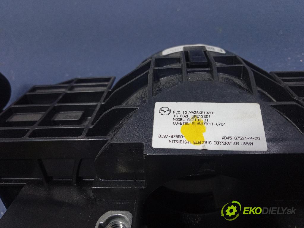 Mazda 3 2015 prepínač Komplex: KD3366CS0