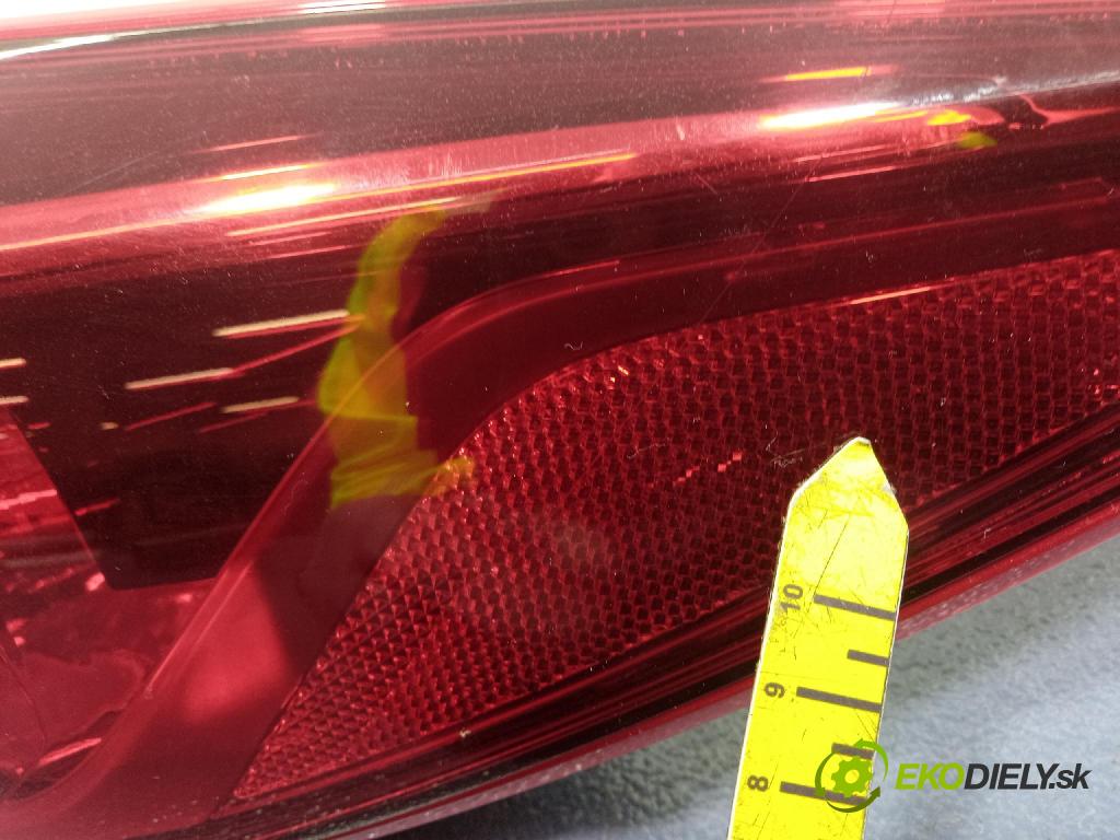 Mazda 3 2015 svetlo / reflektor zad Prava: Vonkajsia: BHN1-51150