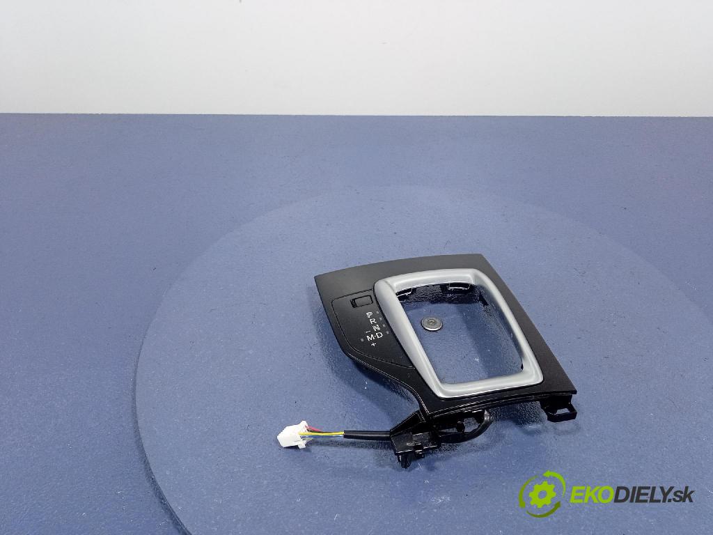 Mazda 3 2015 lišta Dekoratívne: BLD8-64341