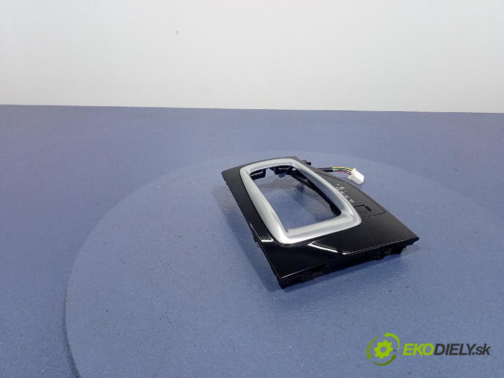 Mazda 3 2015 lišta Dekoratívne: BLD8-64341