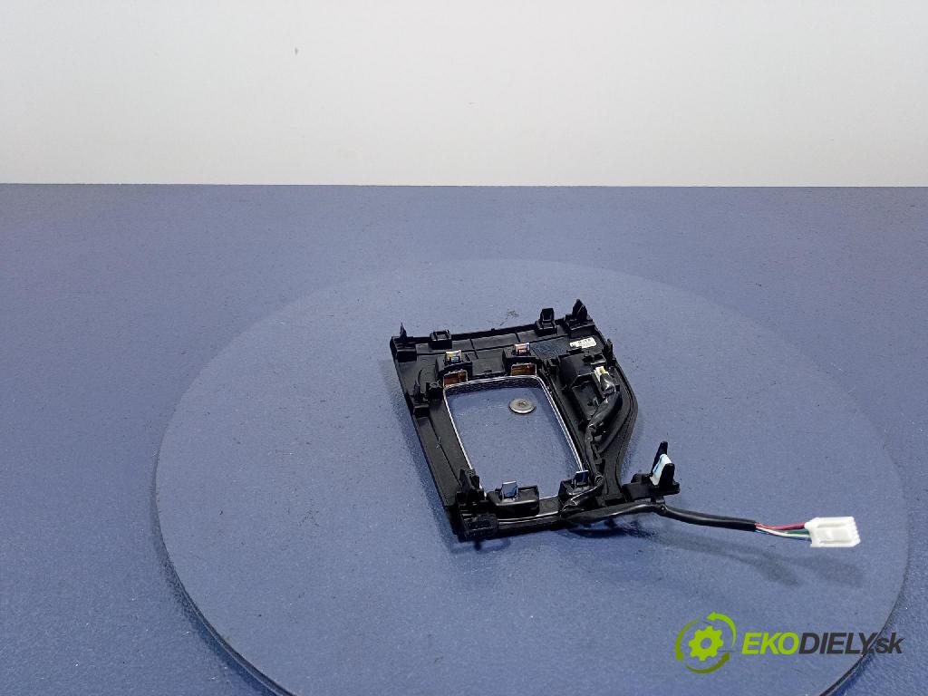 Mazda 3 2015 lišta Dekoratívne: BLD8-64341