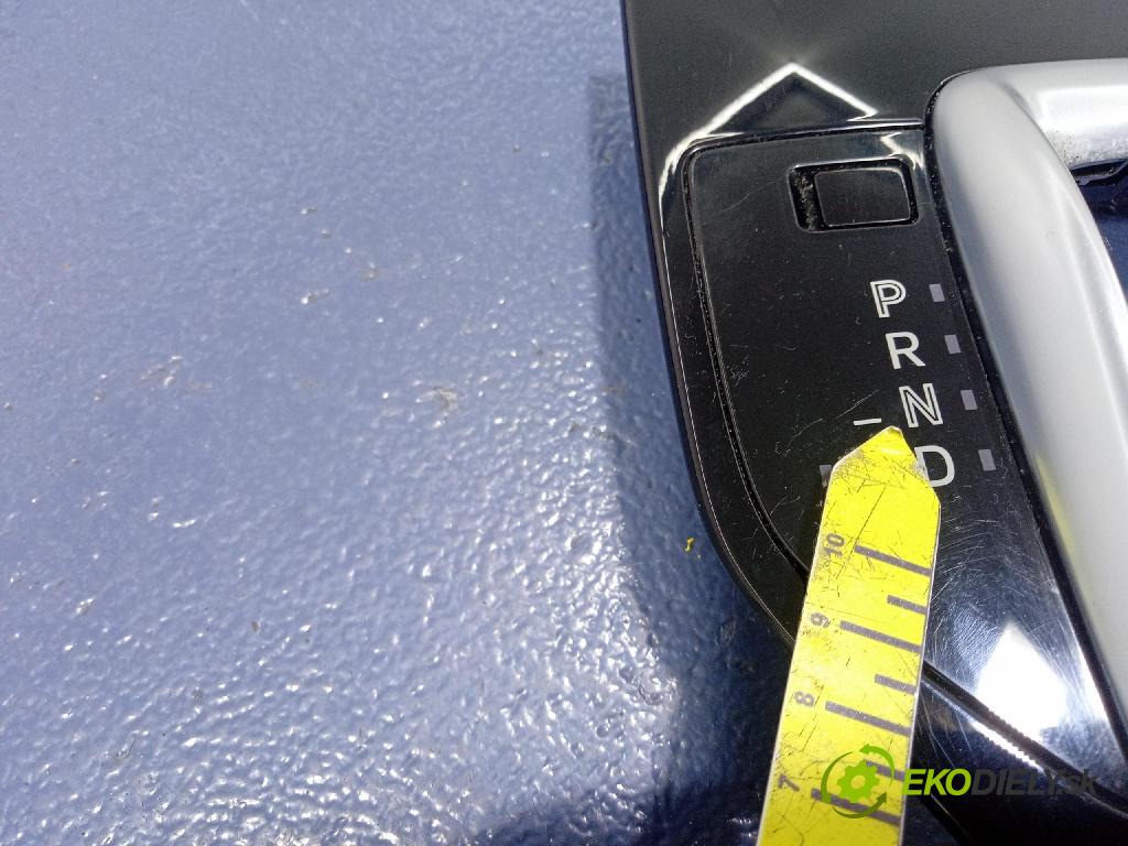 Mazda 3 2015 lišta Dekoratívne: BLD8-64341