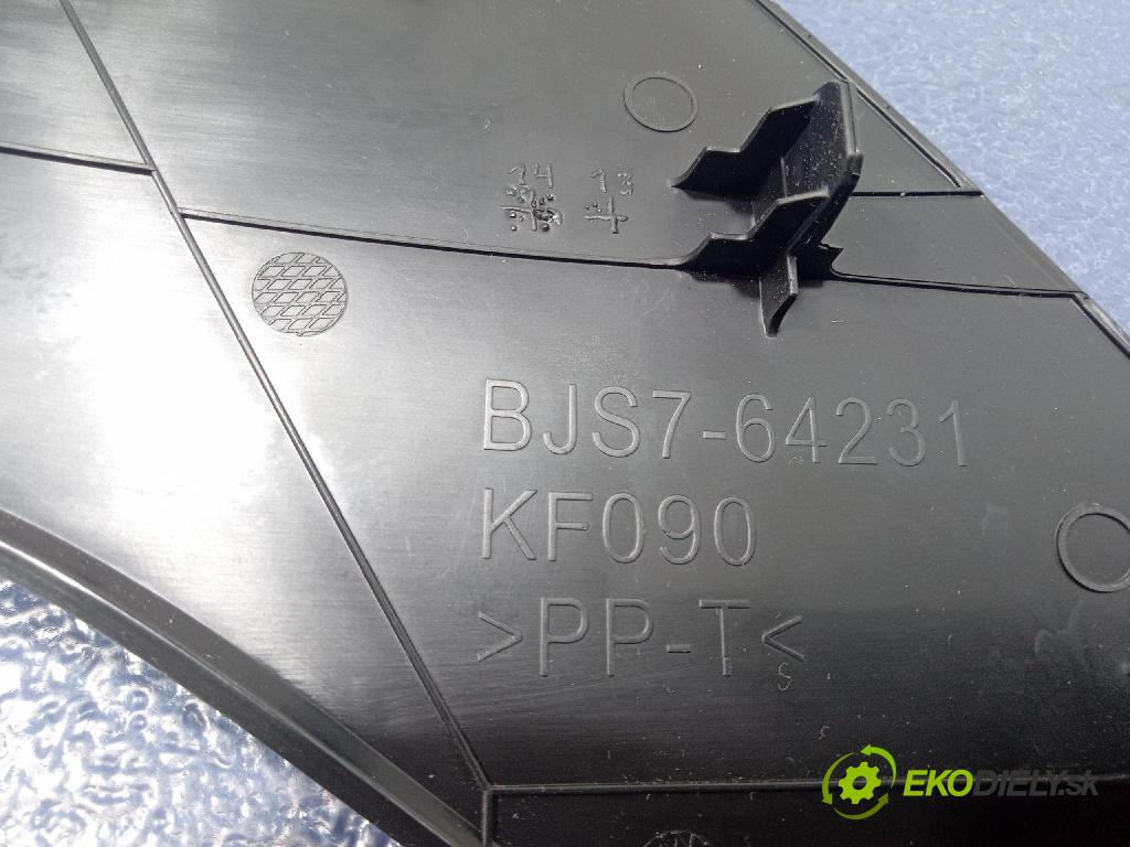Mazda 3 2015 kryt Plast: Interiéry: BJS7-64231
